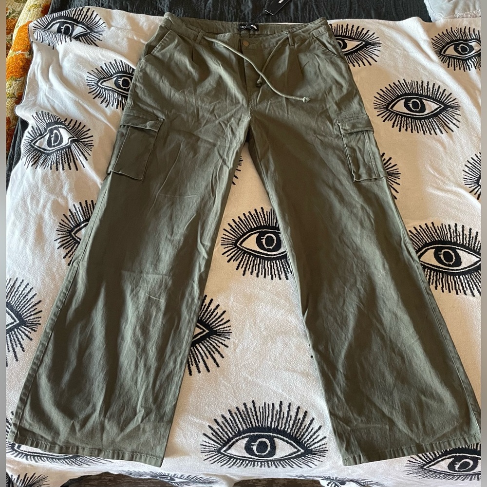 Fashion Nova Drawstring Cargo Pants- Plus Size NWT